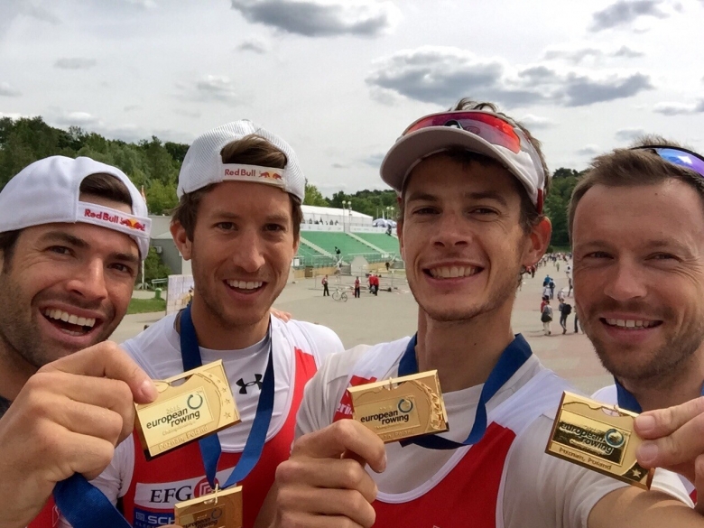 Lucas Tramèr, rameur de Team Genève, et sa médaille d'or lors du Championnat européen 2015.